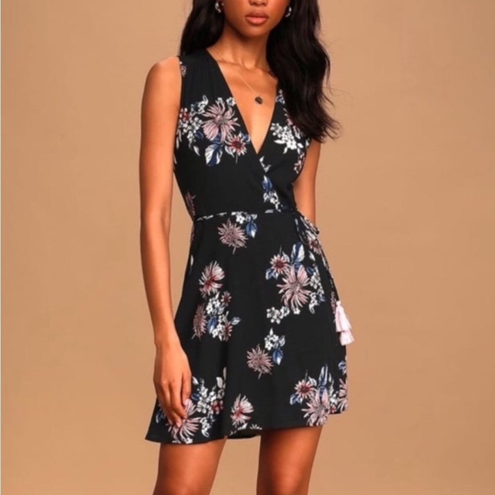 Lulus Rayon Black Floral Wrap Short Dress w Tassel Tie Medium